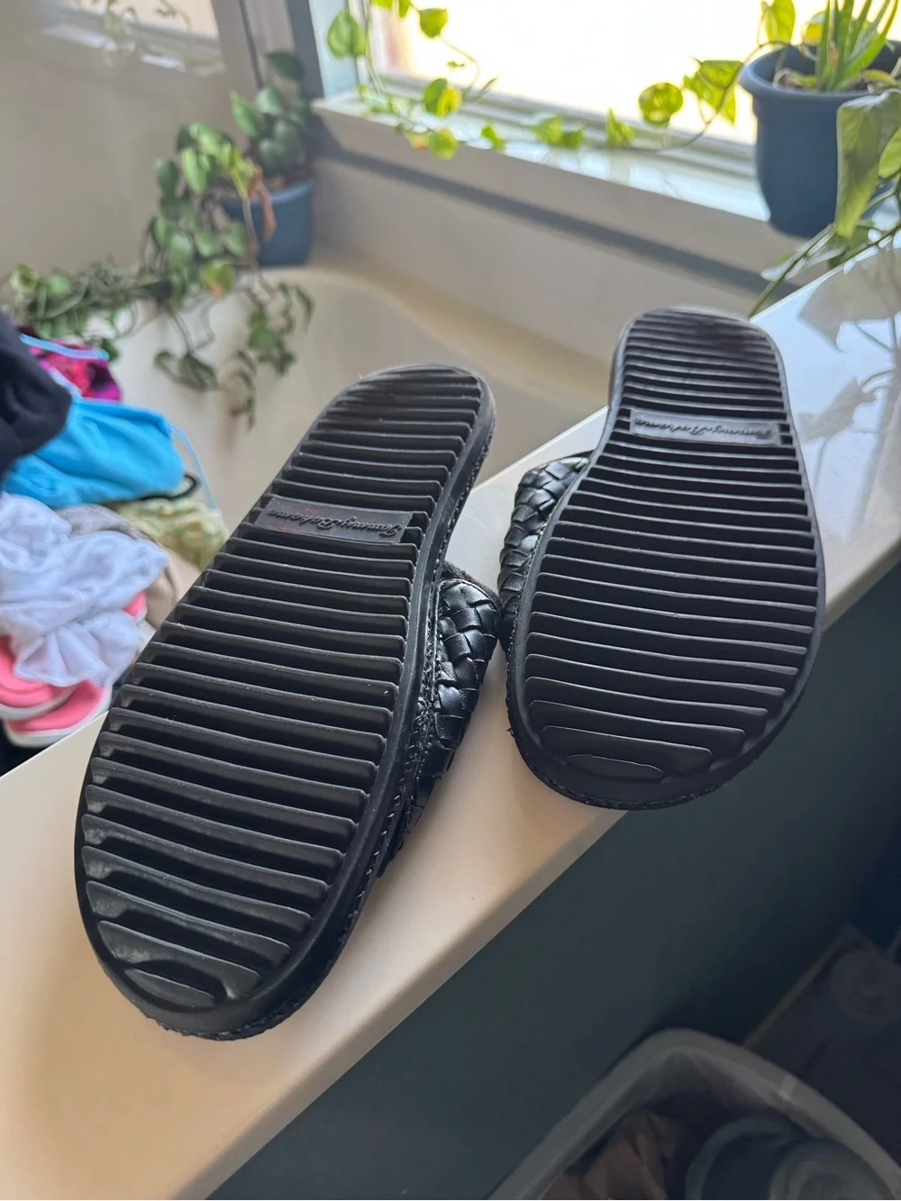 NWOT Tommy Bahama 100% Leather Land Crest Slide Mens Slides Black Size 12.5